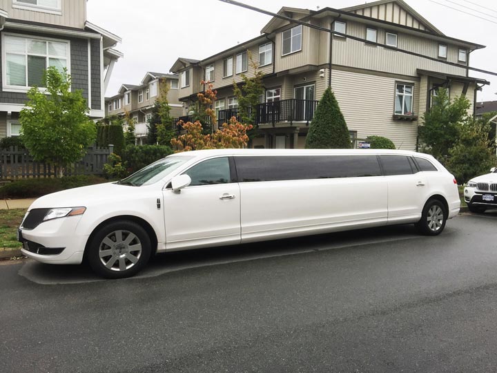 concert MKT Stretch Limousine